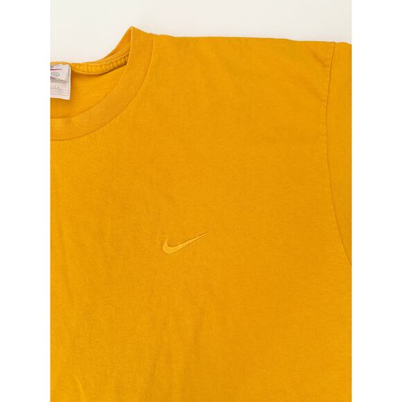 Vitnage nike yellow embroidered graphic tee - size xlarge - Picture 2 of 7